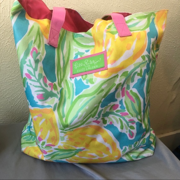 Lilly Pulitzer Handbags - Lilly Pulitzer Estēe Lauder Strawberry Tote